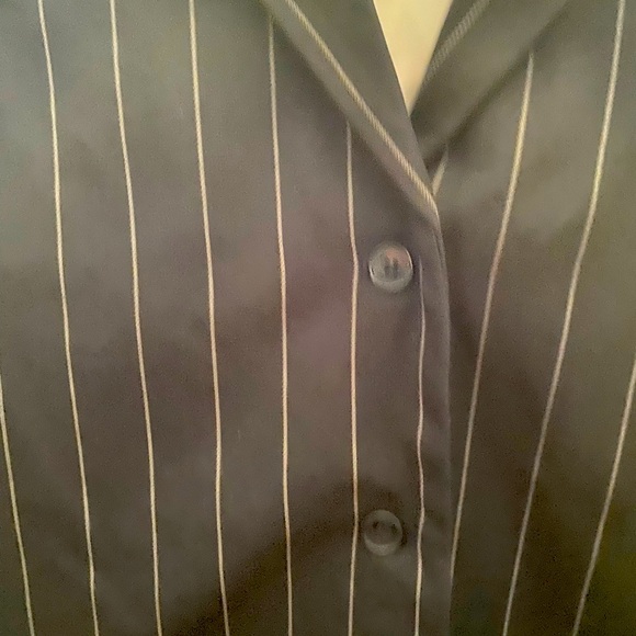 H&M Buttoned Pinstriped Vest with Collar - Picture 3 of 5